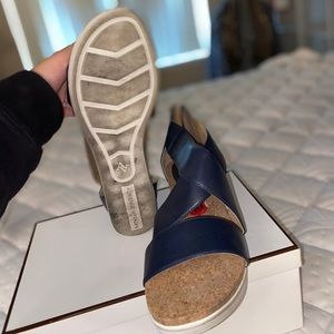 Size 10, fairly worn comfortable sandals